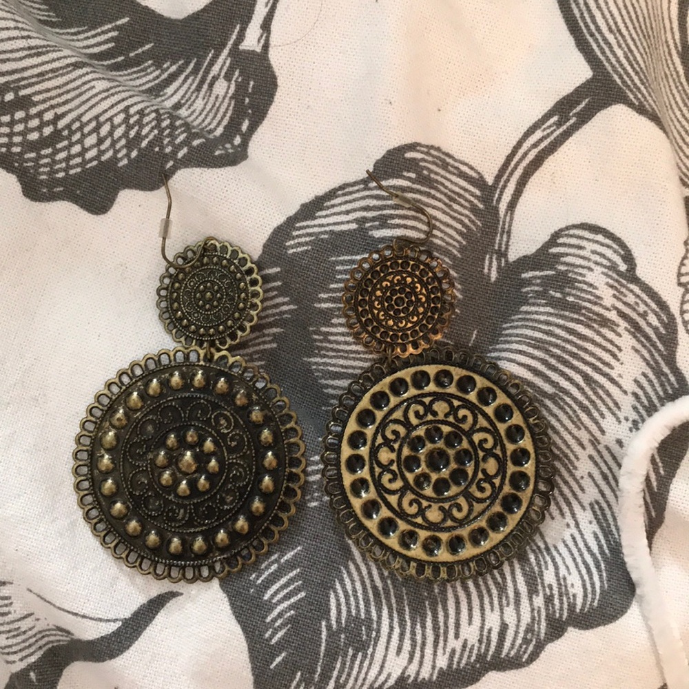 Beautiful rusty gold colored earrings